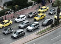 Κίνηση: Μεγάλη ταλαιπωρία για τους οδηγούς – Αυτοί οι δρόμοι είναι “απροσπέλαστοι”