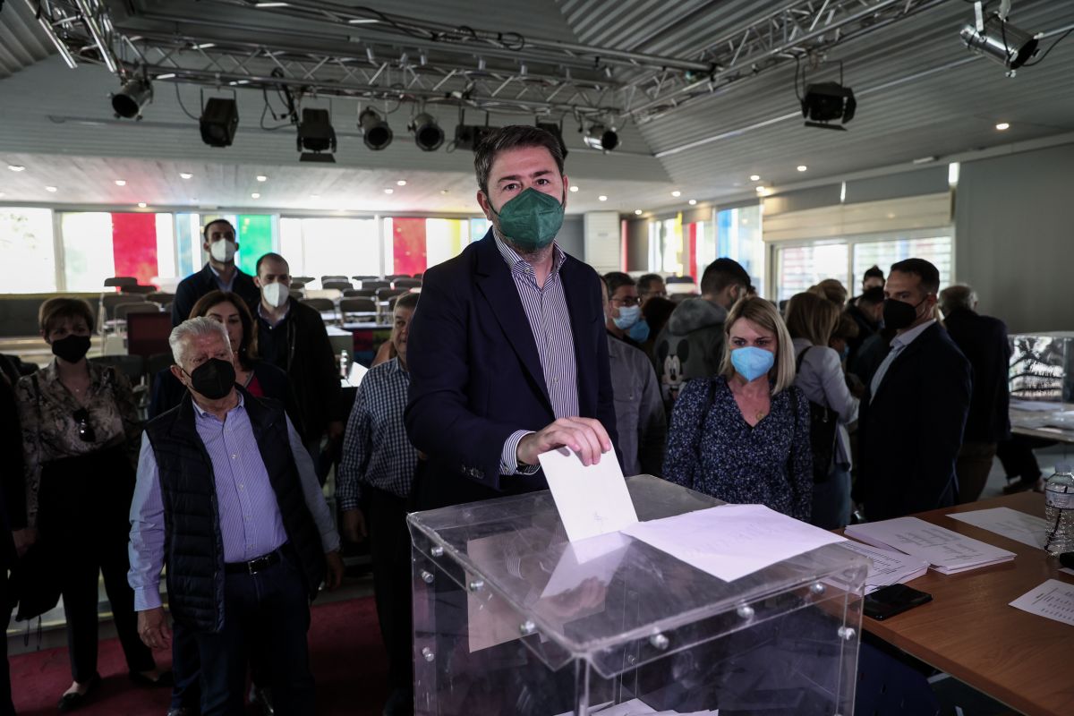 Ανδρουλάκης: “Η γιορτή της αναγέννησης της παράταξης” – Χωρίς προβλήματα η ψηφοφορία [pics]