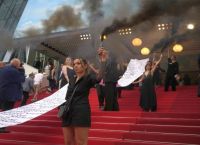 Όταν το κόκκινο χαλί των Καννών έγινε πεδίο διαμαρτυριών