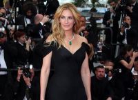 Julia Roberts: Έκλεψε τις εντυπώσεις στο κόκκινο χαλί με το κίτρινο διαμάντι της στο λαιμό