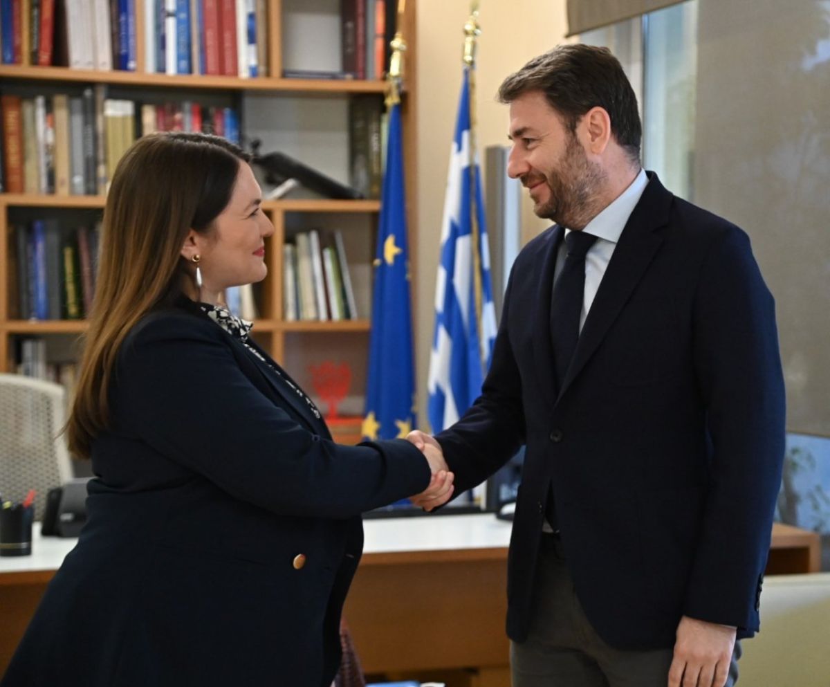 Συνάντηση Ανδρουλάκη με την ανεξάρτητη βουλευτή Κωνσταντίνα Αδάμου