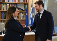 Συνάντηση Ανδρουλάκη με την ανεξάρτητη βουλευτή Κωνσταντίνα Αδάμου