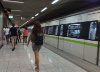 Μετρό: Τα περίεργα πράγματα που χάνονται μέσα τα βαγόνια – Από μασέλα μέχρι… πεθερά! [vid]