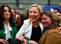 Βόρεια Ιρλανδία: Οι ΗΠΑ καλούν να σχηματιστεί κυβέρνηση ενότητα – Ιστορική νίκη του Σιν Φέιν