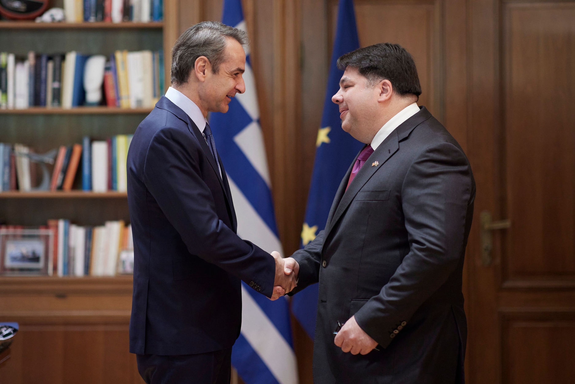 Τσούνης: Είμαι υπερήφανος για τις ρίζες μου – Συναντήθηκε με τον πρωθυπουργό