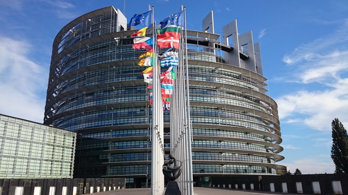 Ευρωβουλή: Έγκριση της βοήθειας στην Ουκρανία