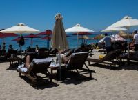 Τουρισμός: Η ωραιότερη παραλία της Αττικής είναι μια ανάσα από το Σύνταγμα [vid]