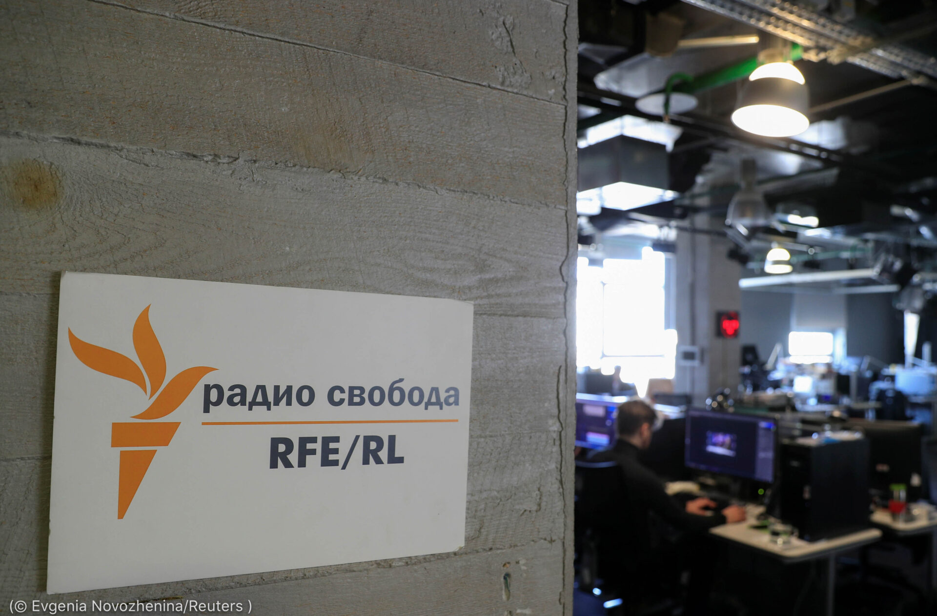 Ρωσία: Δικαστήριο επέβαλε στο Radio Liberty πρόστιμο 196.000 δολαρίων για “fake news”