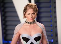 Selma Blair: Εξομολογείται τον μακροχρόνιο εθισμό της στο αλκοόλ και τους βιασμούς που υπέστη σε μικρή ηλικία