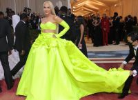 Gwen Stefani: Βάφτηκε μόνο της για την εμφάνιση της στο Met Gala Gwen Stefani: Βάφτηκε μόνο της για την εμφάνιση της στο Met Gala