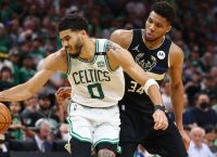 NBA: Ένας… Αντετοκούνμπο δε φέρνει στην άνοιξη – Οι Σέλτικς “μπλόκαραν” τους Μπακς [vids]