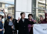 Δίκη Τοπαλούδη: “Εν μέρει αισθάνομαι δικαιωμένη – Εδώ και τώρα αλλαγές στο Ποινικό Κώδικα” Δίκη Τοπαλούδη: “Εν μέρει αισθάνομαι δικαιωμένη – Εδώ και τώρα αλλαγές στο Ποινικό Κώδικα”