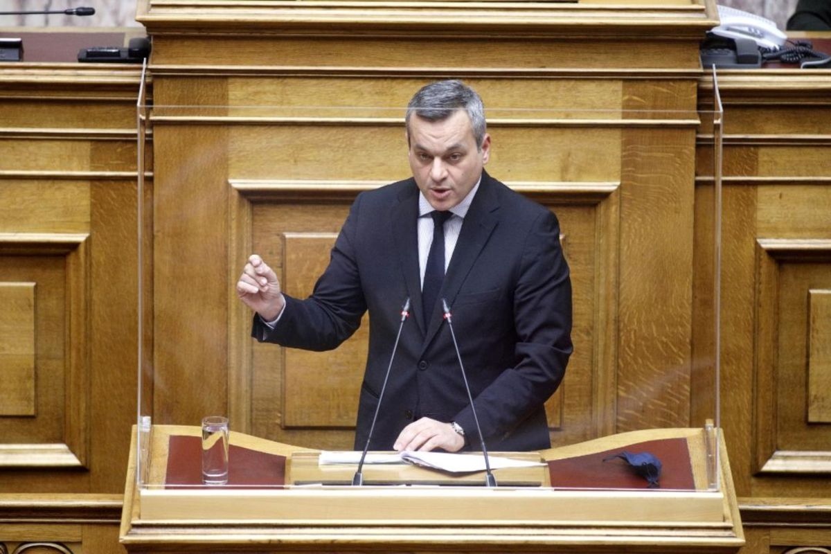 Χάρης Μαμουλάκης στο pagenews.gr: Ποιον αφορά η εσωτερική ζωή των κομμάτων;
