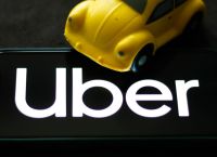 Uber: Κίνηση ματ με την νεα συνεργασία IT taxi – Τι αλλαγές θα φέρει