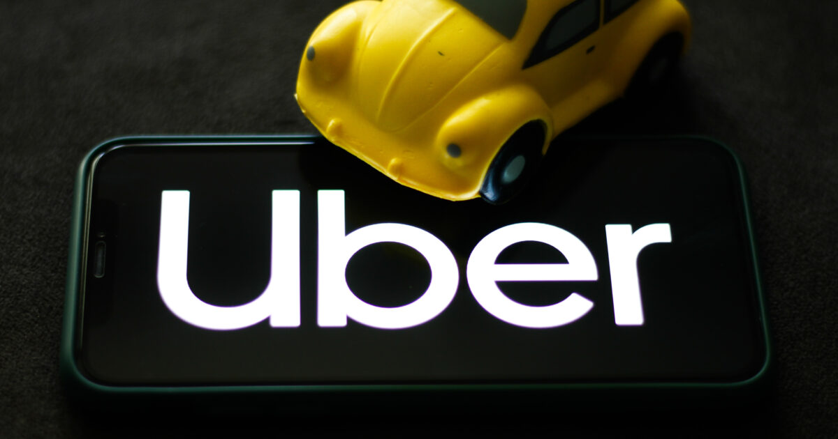 Uber: Κίνηση ματ με την νεα συνεργασία IT taxi – Τι αλλαγές θα φέρει