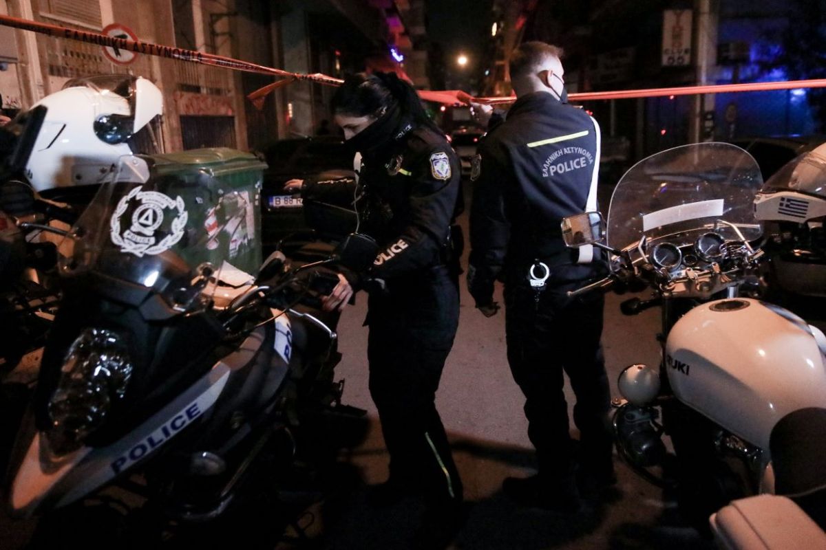 Αιγάλεω: Απειλεί να αυτοκτονήσει από καμπαναριό εκκλησίας