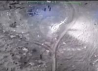 Ουκρανία: Η στιγμή που ουκρανικό drone “χτυπά” ρωσικό ελικόπτερο [vid]