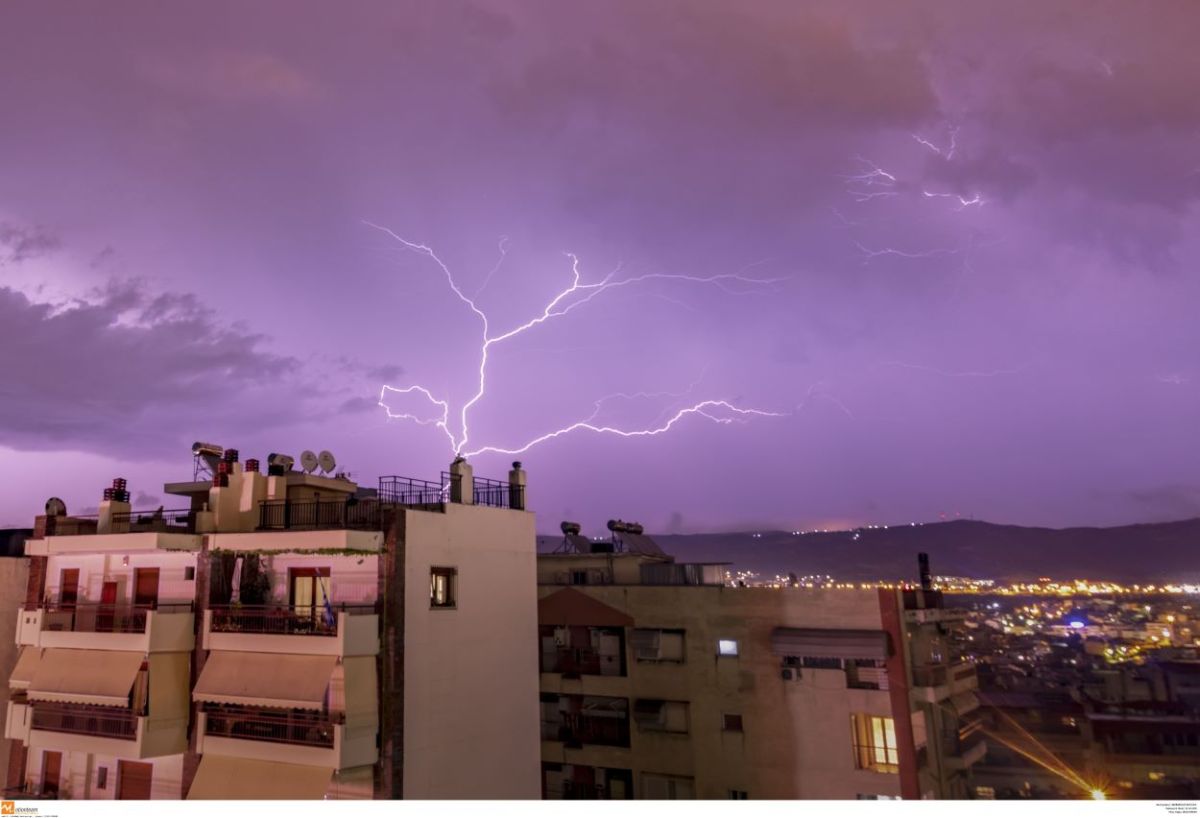 Κακοκαιρία: Σοβαρά προβλήματα – Εγκλωβίστηκαν οδηγοί στη Λεωφόρο Σταμάτας