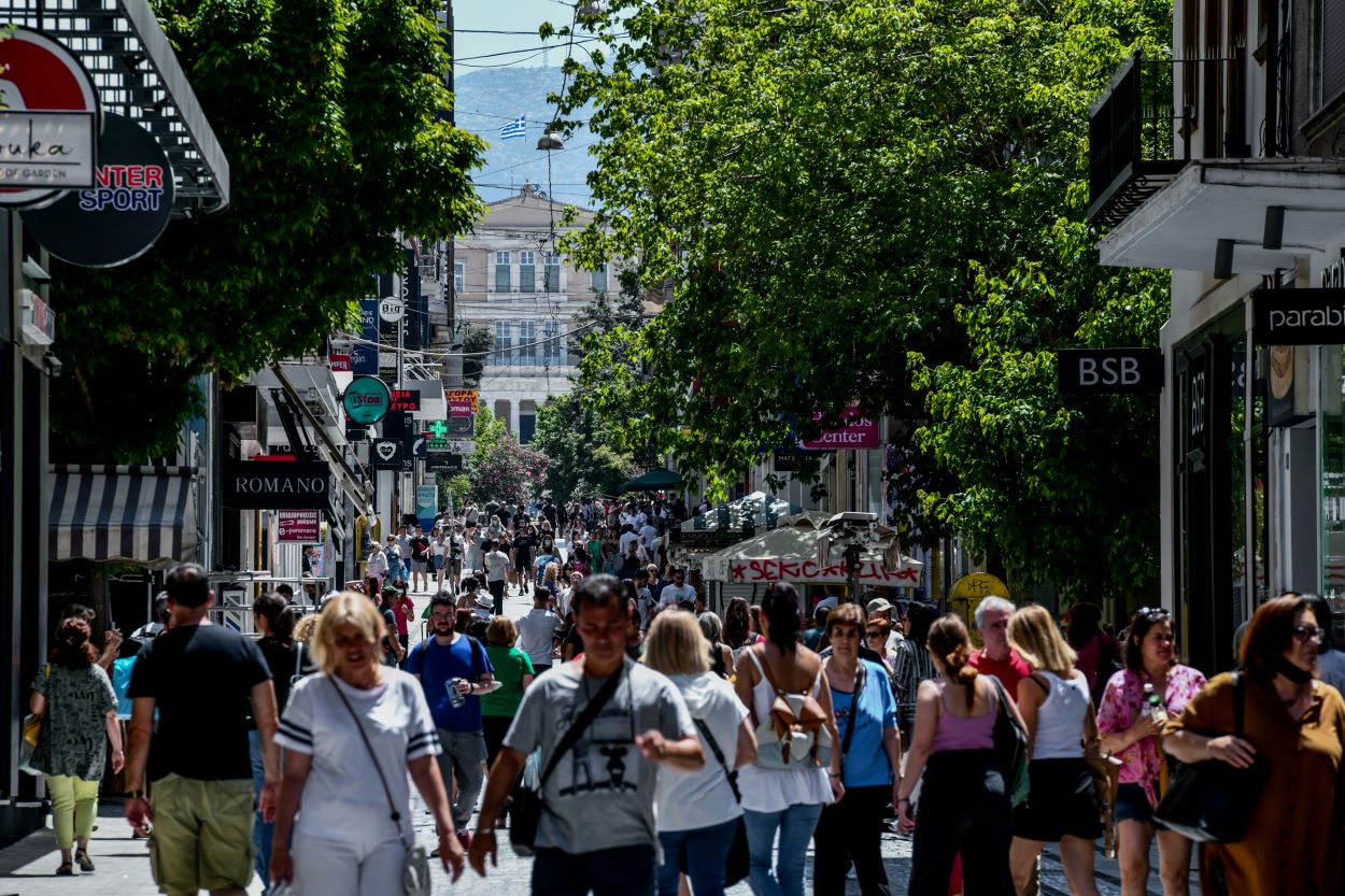Αγίου Πνεύματος 2022: Πώς θα λειτουργήσουν τη Δευτέρα super market, τράπεζες και Δημόσιο