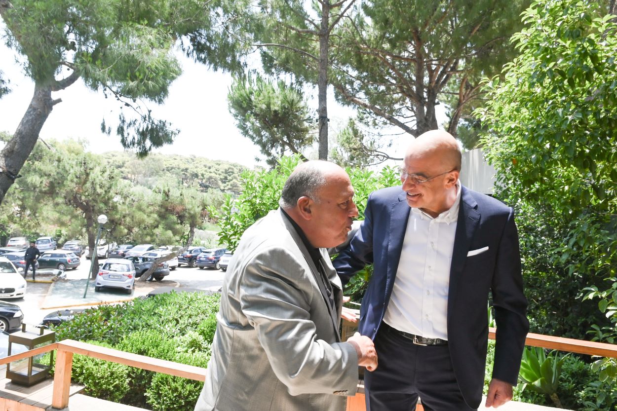 Δένδια από Λουξεμβούργο: Η Αίγυπτος είναι κεφαλαιώδους σημασίας για την Ευρώπη