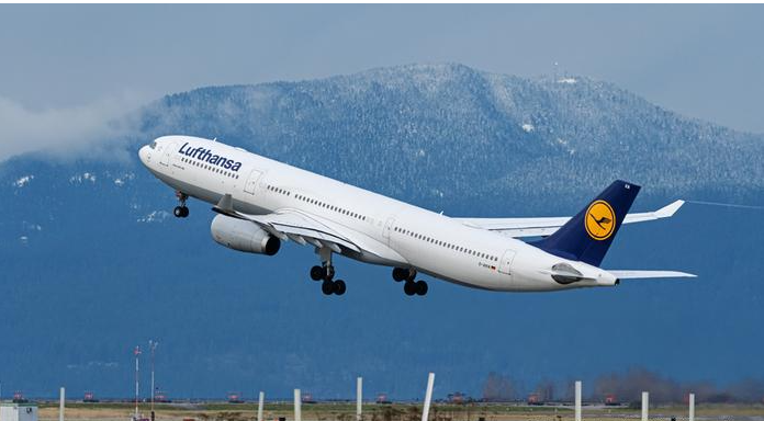 Lufthansa: Ακυρώνει 900 πτήσεις τον Ιούλιο λόγω έλλειψης προσωπικού