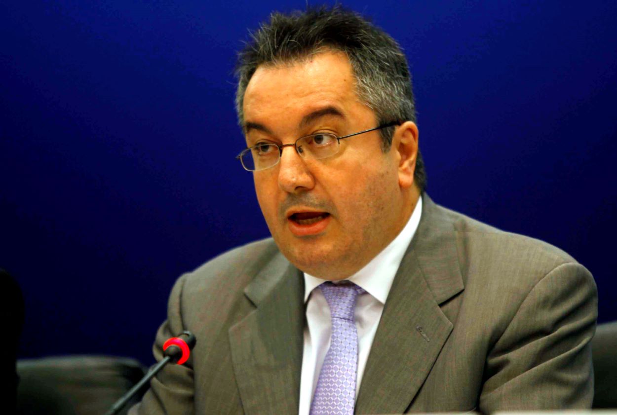 Μόσιαλος για 4η δόση: Η πολιτική Πόντιος Πιλάτος είναι αμφίβολο αν θα έχει αποτελέσματα