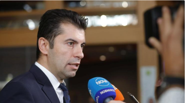 Βουλγαρία: Κατέρρευσε η κυβέρνηση Πετκόφ – Κατηγορεί Ρωσία και βουλγαρική μαφία