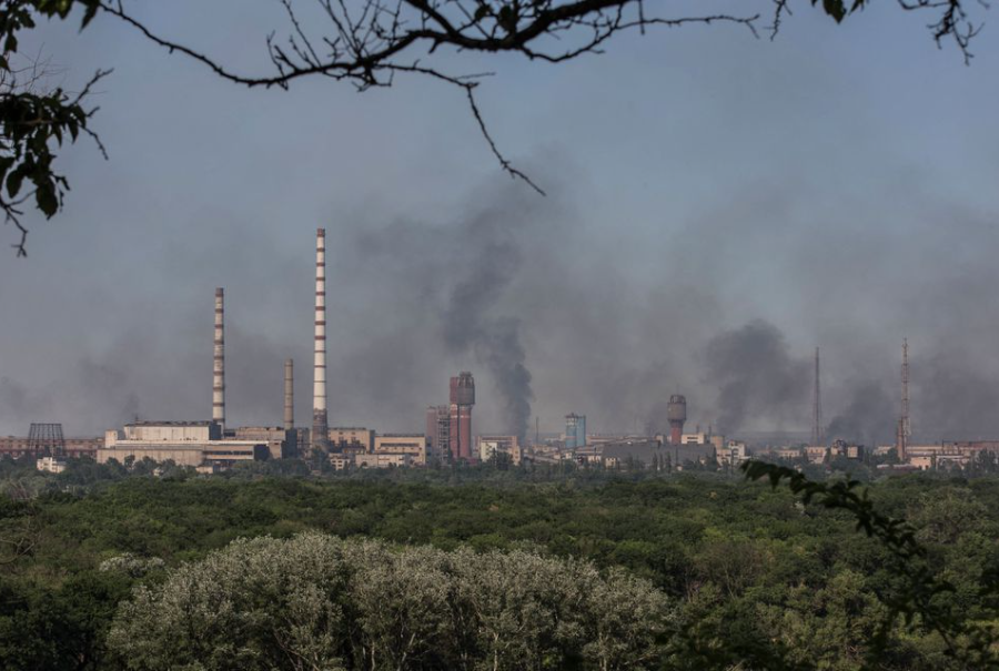 Ουκρανία: Ρωσικός βομβαρδισμός στο χημικό εργοστάσιο Αζότ – Φωτιά μετά από διαρροή πετρελαίου