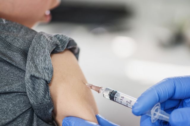 ΗΠΑ- FDA: “Ναι” στο εμβόλιο της Pfizer σε παιδιά από 6 μηνών έως 4 ετών