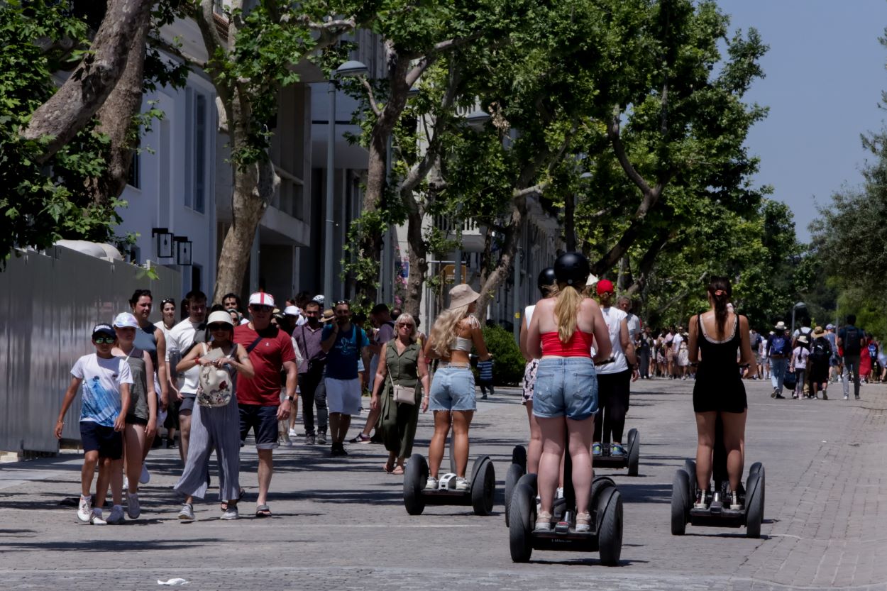 Κορωνοϊός [9/7]: Ξανά πάνω από τα 18.000 τα κρούσματα