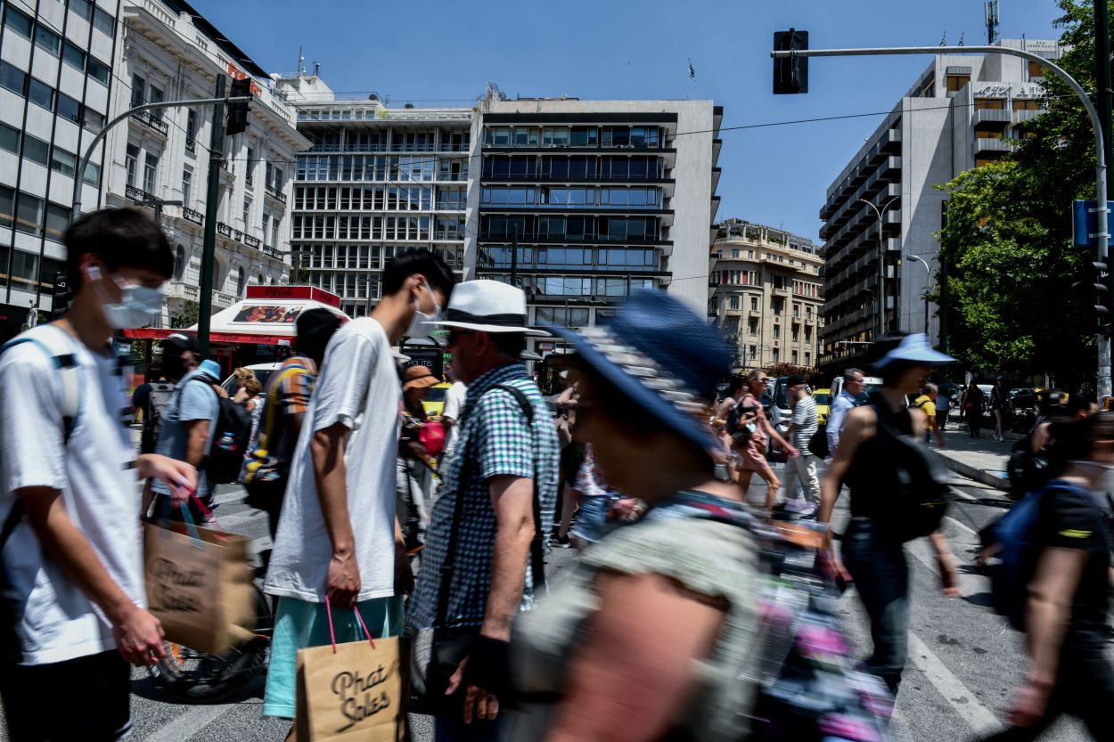 Κρούσματα [2/7]: 8.768 στην Αττική και 1.417 στη Θεσσαλονίκη – Ο χάρτης της διασποράς