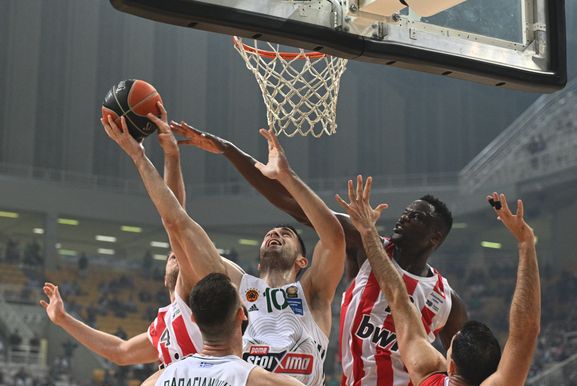 Παναθηναϊκός – Ολυμπιακός 72-78: Με ανατροπή μια ανάσα από τον τίτλο