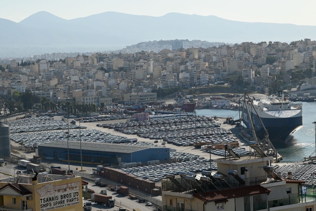 Φωτιά σε πλοίο στο Πέραμα