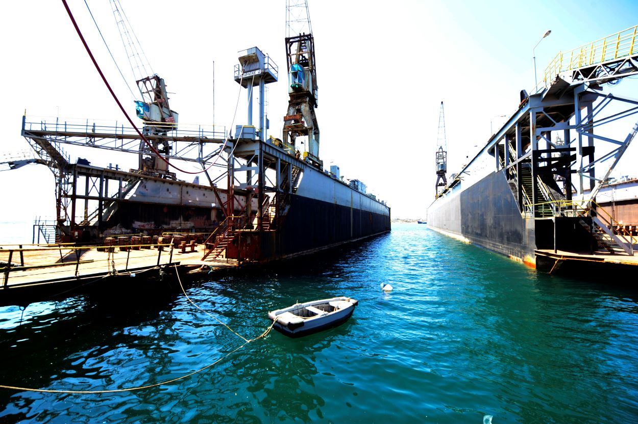 Φωτιά σε ρυμουλκό πλοίο στα ναυπηγεία Περάματος