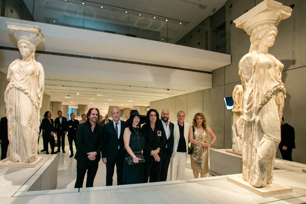 Desmond child rocks the Parthenon: Ένα δείπνο με την αφρόκρεμα του πολιτισμού κάτω από το φως της Ακρόπολης
