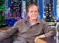 Γιώργος Κωνσταντίνου: «Ο μπαμπάς μου φόραγε ψηλά τακούνια γιατί ήταν κοντός» Γιώργος Κωνσταντίνου: «Ο μπαμπάς μου φόραγε ψηλά τακούνια γιατί ήταν κοντός»