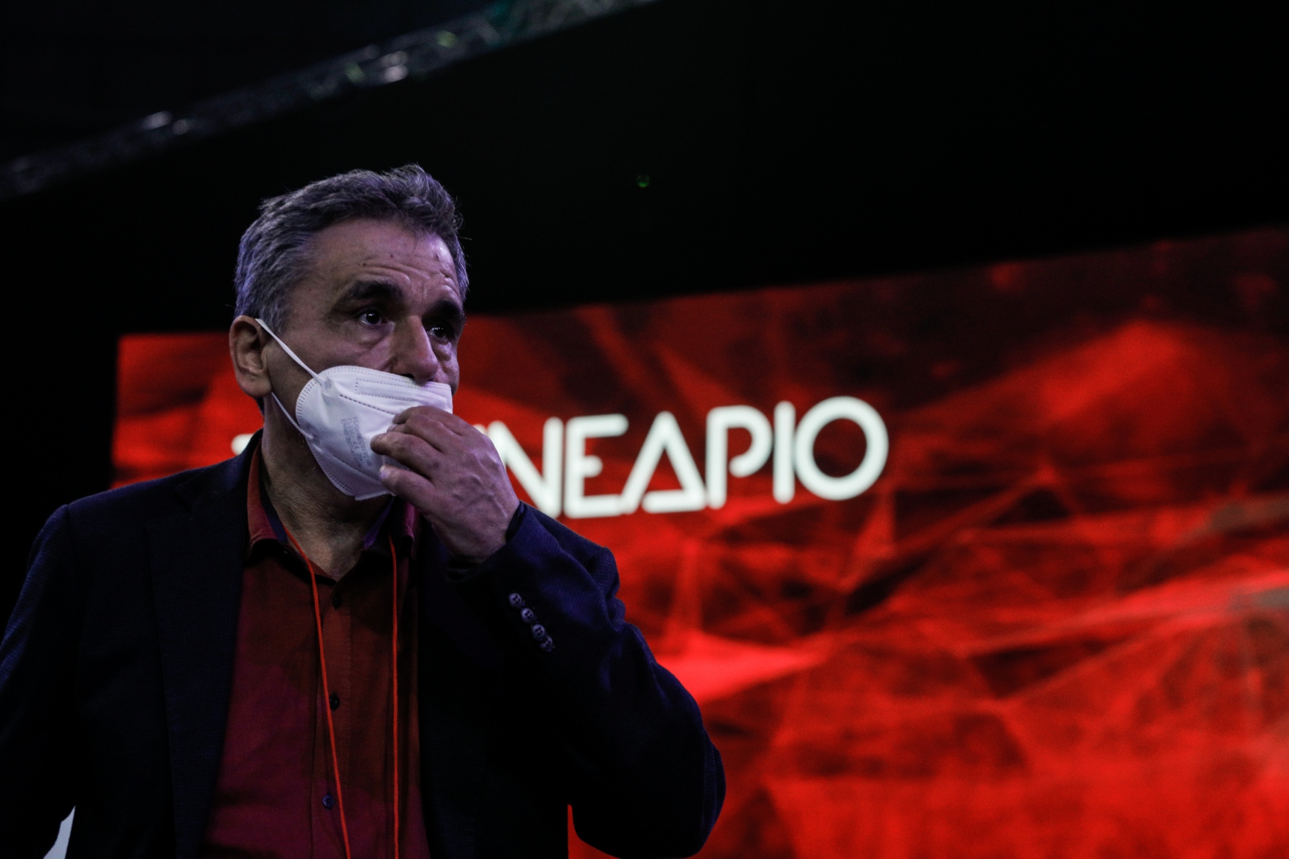 Με την πραγματικότητα ή με τον Ευκλείδη;