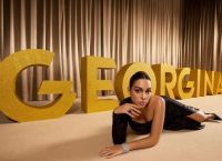 Georgina Rodriguez: Διακοπές με τον Ronaldo και το πράσινο καυτό μπικίνι της
