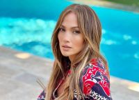 Η Jennifer Lopez μας δείχνει την εκπληκτική σιλουέτα γυμνή καθώς προωθεί τη λοσιόν «booty» Η Jennifer Lopez μας δείχνει την εκπληκτική σιλουέτα γυμνή καθώς προωθεί τη λοσιόν «booty»