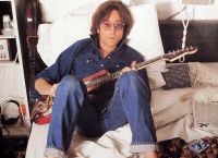 John Lennon: Οι παράλληλες σχέσεις και ο εθισμός του στο αλκόολ και το τσιγάρο
