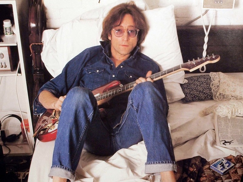 John Lennon: Οι παράλληλες σχέσεις και ο εθισμός του στο αλκόολ και το τσιγάρο