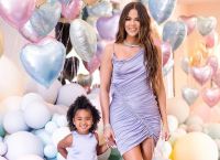 Khloe Kardashian: Έκλεισε τα 38 της με ροζ μπικίνι
