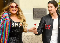 Η Mariah Carey με στιλέτο και μίνι φόρεμα κρατάει το χέρι του νέου συντρόφου της Bryan Tanaka