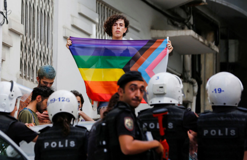 Τουρκία: Αστυνομικό μπλόκο και φέτος στην “παρέλαση υπερηφάνειας της Κωνσταντινούπολης”