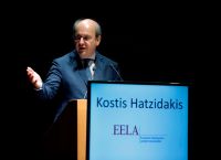 Χατζηδάκης: Ισορροπία μεταξύ κοινωνικής προστασίας και ανταγωνιστικότητας