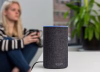 Η Amazon σχεδιάζει να δώσει στην Alexa την ικανότητα να μιμείται οποιαδήποτε ανθρώπινη φωνή