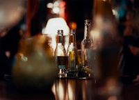 Κρήτη: Μαχαίρωσαν Σύρο έξω από μπαρ – Γιατί κατηγορεί την ιδιοκτήτρια μπαρ!