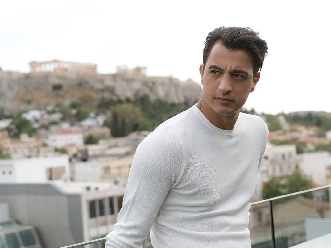 Δήμος Αναστασιάδης: «Πριν βγω στη σκηνή σταυροκοπιέμαι, και παίρνω τη μαμά μου τηλέφωνο»