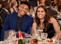 Giannis Antetokounmpo: In Mykonos with his family and his brother