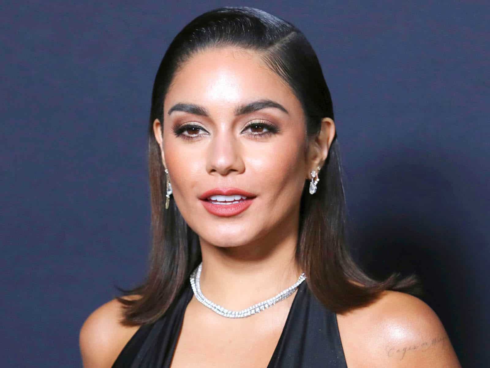 Η Vanessa Hudgens ζάλισε το κοινό στα βραβεία Tony 2022 με την ομορφιά της